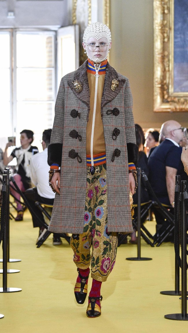 A model walks the runway at the Gucci Cruise 2018 show at Palazzo Pitti on May 29, 2017 in Florence, Italy.  (Photo by Pietro DAprano/Getty Images)