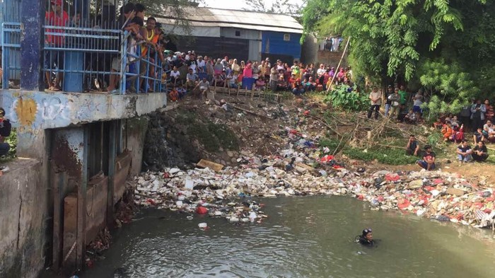 Tim SAR Cari Bocah yang Tenggelam di Sungai Cikarang