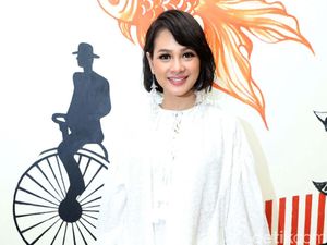 Andien Kembali ke Warna Jazz dengan Indahnya Dunia
