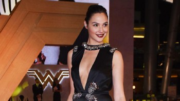 Gal Gadot tampak sangat cantik dan anggun saat peluncuran film terbarunya Wonder Woman. (Foto: Getty Images)