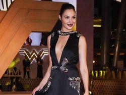 Penampilan Polos Si Cantik Gal Gadot