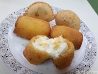 Pasteliciouz: Di Sini Ada Pastel dan Risoles <i>Smoked Beef Mayo</i> yang Mantap Mengenyangkan