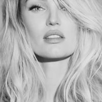 7 Bulan Pasca Melahirkan, Candice Swanepoel Kembali ke Victoria's Secret