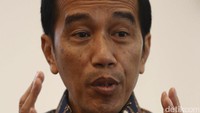 Jokowi juga bicara hubunganya dengan Wapres JK. Jokowi menegaskan, kabinet kerja saat ini tetap solid. Hubungannya dengan JK juga baik-baik saja. Ia merasa aneh dikabarkan renggang dengan wapres.