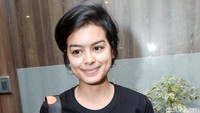 Eva Celia bersama bintang muda lainnya terlibat dalam gerakan #beranibermimpi untuk pendidikan anak-anak di pelosok. Pool/Noel/detikFoto.