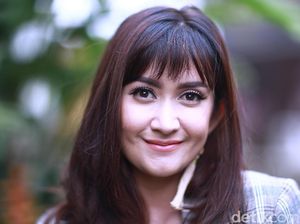 Penampilan Dingin Nafa Urbach Jelang Sidang Cerai Perdana