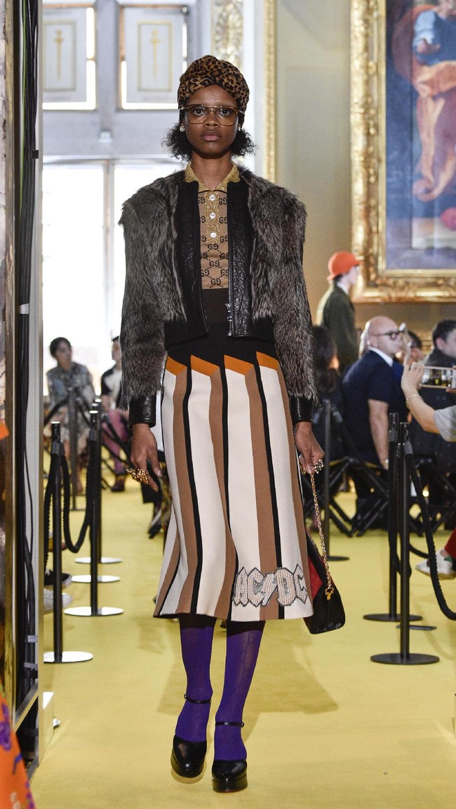 A model walks the runway at the Gucci Cruise 2018 show at Palazzo Pitti on May 29, 2017 in Florence, Italy.  (Photo by Pietro DAprano/Getty Images)