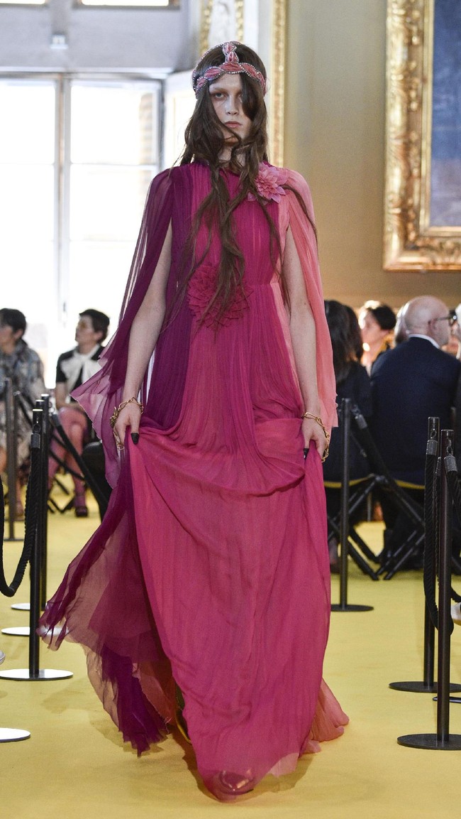 A model walks the runway at the Gucci Cruise 2018 show at Palazzo Pitti on May 29, 2017 in Florence, Italy.  (Photo by Pietro DAprano/Getty Images)