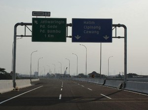 Tol Becakayu Dilewati 11.000 Kendaraan /Hari