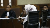 Ratu Atut dimintai keterangan sebagai terdakwa dalam kasus tindakan korupsi Alkes di Provinsi Banten.