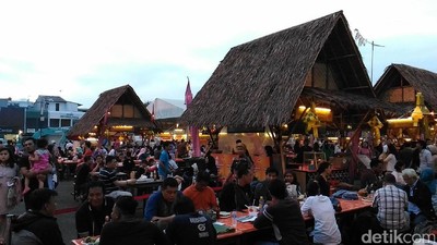 Ngabuburit di Festival Kuliner Kampung Sunda di La Piazza