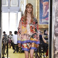 A model walks the runway at the Gucci Cruise 2018 show at Palazzo Pitti on May 29, 2017 in Florence, Italy.  (Photo by Pietro DAprano/Getty Images)