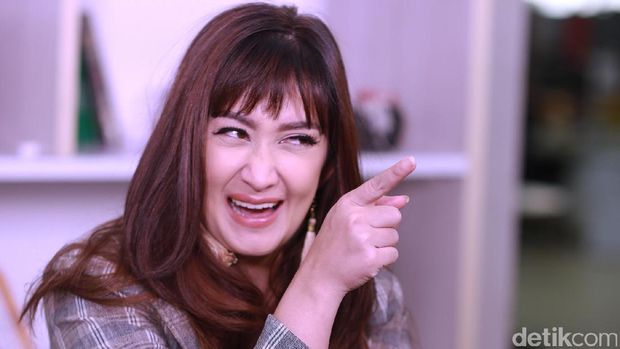 Nafa Urbach Cerita Tentang Single 'Melepaskanmu Kelemahanku' 