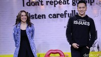 Demian Aditya dan Sara Wijayanto saat ditemui di acara Rumpi: No Secret di Trans TV, Kapten Tendean, Jakarta Selatan pada Selasa (30/5/2017).