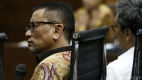 Ken Dwijugiasteadi mengaku pernah bertemu adik ipar Presiden Joko Widodo, Arif Budi Sulistyo, dan rekannya Rudi Prijambodo Musdiono di Kantor Dirjen Pajak, Jl Gatot Subroto, Jakarta Selatan. Ken menyatakan pihak siapa pun bisa bertemu dirinya.