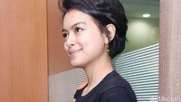 Dalam acara tersebut Eva Celia menerima tantangan untuk membuat lagu berbahasa Indonesia untuk donasi pendidikan anak-anak di Papua. Pool/Noel/detikFoto.