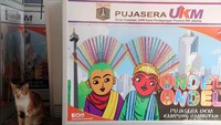 Kios untuk para PKL itu bernuansa Betawi.