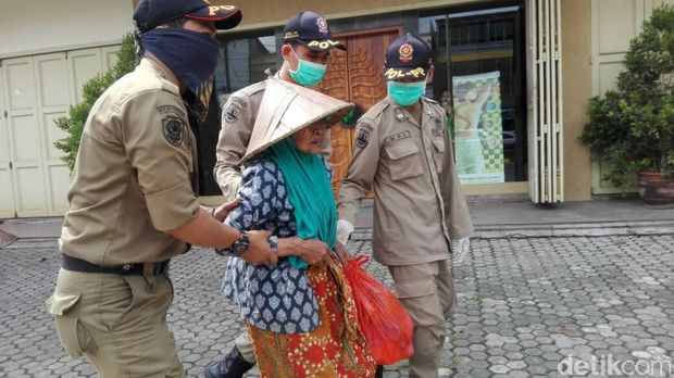 6 Pengemis dan 2 Orang Gila Terjaring Razia Satpol PP Cilegon