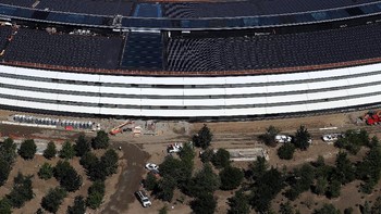 Di balik tempat parkir yang luas, Apple sebenarnya juga punya misi utama, yakni mengurangi kemacetan akibat kendaraan yang menumpuk di jalan. (Foto: GettyImages)
