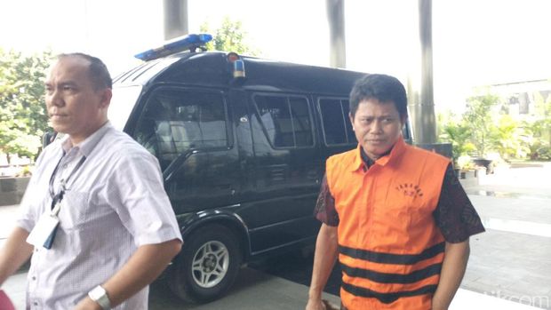 Tersangka kasus suap opini WTP, Sugito di gedung KPK, Rabu (31/5/2017)