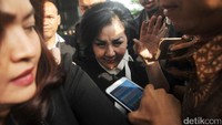 Artalyta Suryani (Ayin) keluar dari gedung KPK, Jl Kuningan Persada, Jakarta Selatan, Rabu (31/5/2017) sekitar pukul 15.47 WIB.