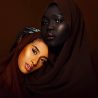 Nyakim Gatwech terkenal dalam industri modeling karena memiliki keunikan dari kebanyakan model pada umumnya. Nyakim memiliki kulit berwarna sangat gelap sehingga ia dijuluki Queen of Dark. Foto: Instagram/@queenkim_nyakim