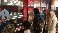 Banyak yang berkunjung ke sini untuk melihat-lihat koleksi museum. Kebanyakan dari mereka penasaran dengan isi museum ini (Eko Sudjarwo/detikTravel)