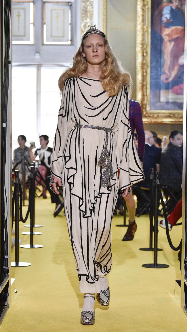 A model walks the runway at the Gucci Cruise 2018 show at Palazzo Pitti on May 29, 2017 in Florence, Italy.  (Photo by Pietro DAprano/Getty Images)