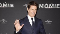Aktor berusia 54 tahun itu tampak menyapa para fans yang hadir di acara tersebut. Pascal Le Segretain/Getty Images/detikFoto.