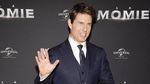 Tom Cruise Dikelilingi Wanita Cantik di Premiere The Mummy