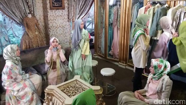 Foto: Cantiknya 10 Finalis Sunsilk Hijab Hunt Coba Baju 2 Desainer Hijab