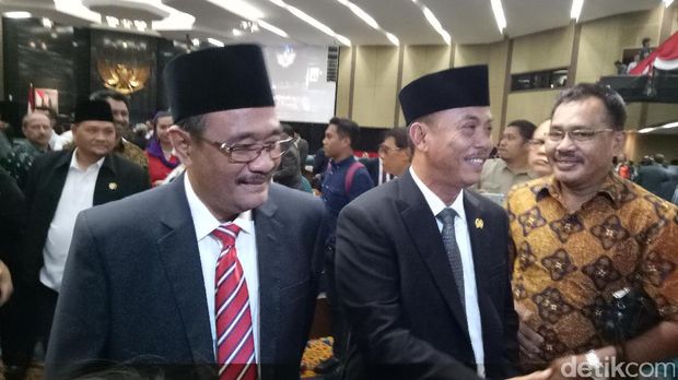 Tinggalkan Paripurna Pemberhentian Ahok, Djarot Diam Seribu Bahasa