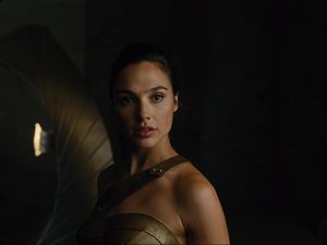 Mohon Sabar! Wonder Woman Bisa Dapat Penghasilan Setara Superman