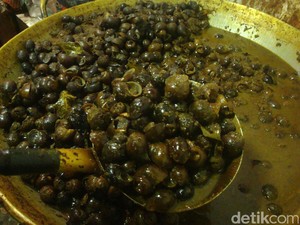 Slurpp! Gurih Pedas Keong Sawah Khas Banyumas Kian Laris Saat Ramadan