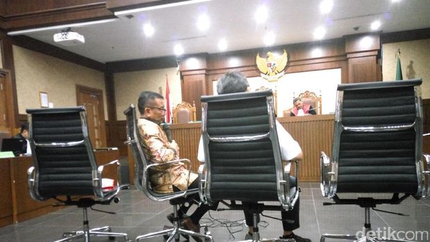  Direktur Jenderal Pajak Ken Dwijugiasteadi bersaksi dalam persidangan di Pengadilan Tipikor Jakarta, Rabu (31/5/2017).