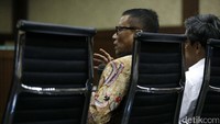 Direktur Jenderal Pajak Ken Dwijugiasteadi bersaksi dalam sidang di Pengadilan Tipikor, Jakarta, Rabu (31/5/2017) untuk terdakwa Handang Soekarno.