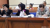 Rapat ini juga dihadiri oleh Dirjen Imigrasi Kemenkum HAM Ronny Sompie, Eni Nurbaningsih, Muladi, Harkristuti Harkrisnowo, dan perwakilan dari TNI. 