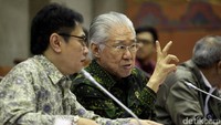 Menteri Perdagangan Enggartiasto Lukita bersama jajaran kementerian perdagangan mengikuti raker dengan anggota Komisi VI.