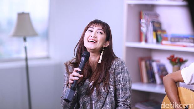 Nafa Urbach Cerita Tentang Single 'Melepaskanmu Kelemahanku' 