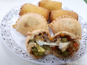 Pasteliciouz: Di Sini Ada Pastel dan Risoles Smoked Beef Mayo yang Mantap Mengenyangkan