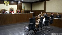 Jangan kan Pak Arif dan Rudi siapa pun bisa ketemu, kata Ken saat ditanya jaksa soal pertemuan Rudi dengan Ken dalam persidangan perkara suap pajak di Pengadilan Tindak Pidana Korupsi (Tipikor), Jl Bungur Besar, Jakarta Pusat, Rabu (31/5/2017).