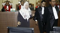Ratu Atut Chosiyah menjelaskan dana istigasah yang didakwa jaksa KPK berasal dari memeras anak buah. Atut mengaku mengira ada alokasi dana di dinas untuk acara keagamaan.