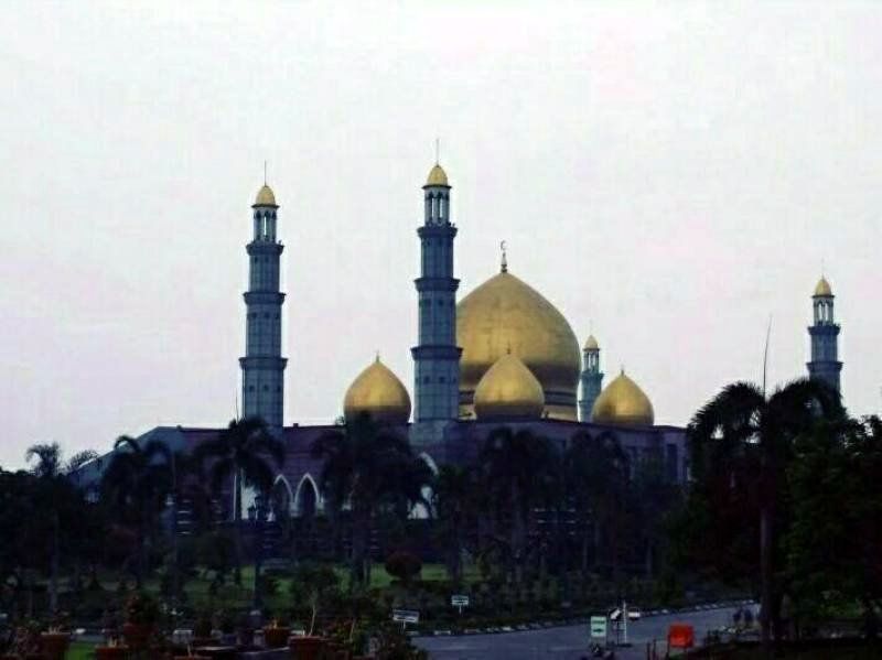 Masjid Kubah Emas Dian Al Mahri di Depok