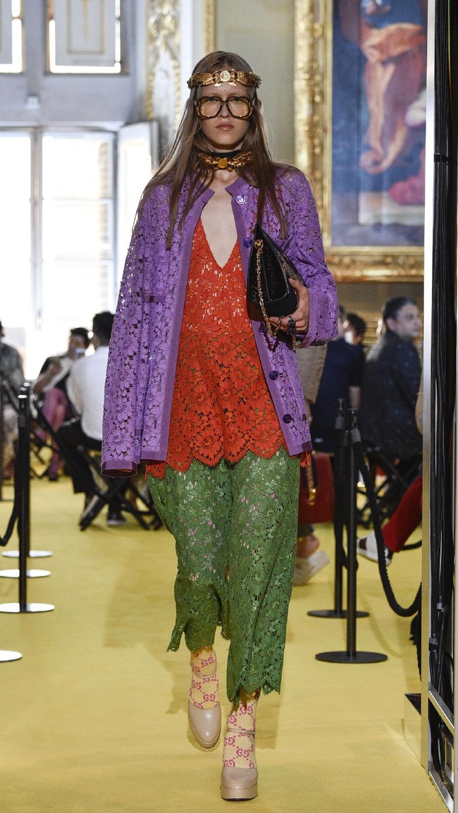A model walks the runway at the Gucci Cruise 2018 show at Palazzo Pitti on May 29, 2017 in Florence, Italy.  (Photo by Pietro DAprano/Getty Images)