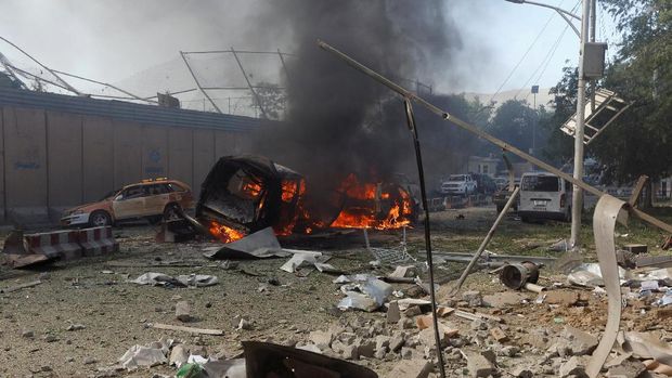 Dampak ledakan bom mobil di Kabul