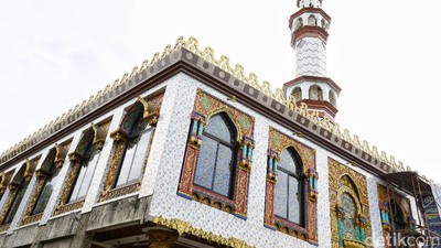 Ukiran Tangan di Masjid Tarbiyatul Falah