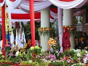 Saat Risma Pamer Kesejahteraan PNS Pemkot Surabaya
