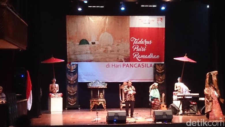 Anggota DPR Hingga Budayawan Berpuisi di Hari Lahir Pancasila Anggota DPR Hingga Budayawan Berpuisi di Hari Lahir Pancasila