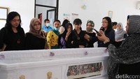 Kepergian Yana Zein meninggalkan dua putri bernama Aurellia Callista Carilla dan Alika Pandora Salvine. Foto: Ismail/detikhot