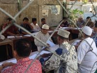 Khusyuknya Tunanetra di Medan Tadarus Bersama Baca Alquran Braille